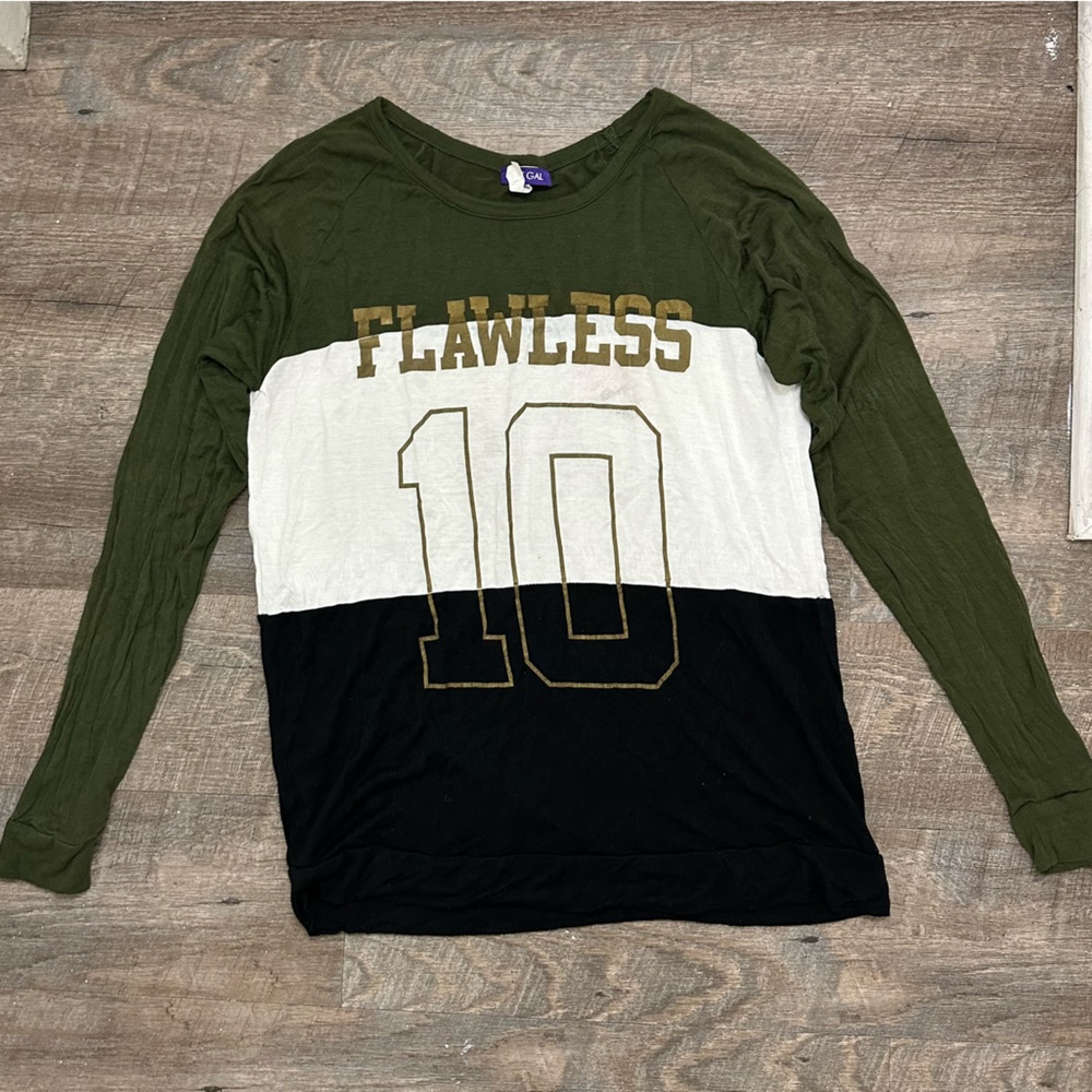 Women’s Long Sleeve Color Block Green & Gold Scoop Neck Graphic Top- Size Small